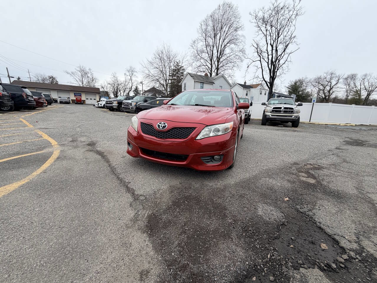 Used 2010 Toyota Camry SE image 2