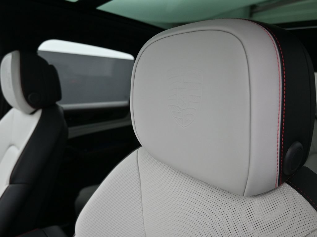 Certified 2026 Porsche Cayenne AWD/4WD image 14