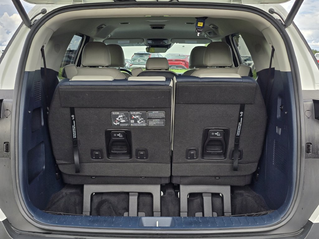 Certified 2025 Kia Carnival EX FWD image 13