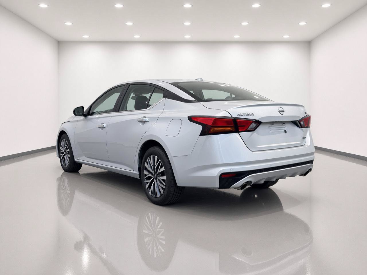 Used 2023 Nissan Altima 2.5 SV w/ SV Premium Package AWD/4WD image 2