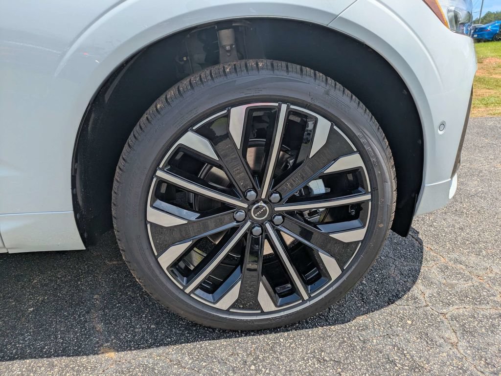 New 2026 Volvo XC60 B5 Ultra w/ Protection Package Premier AWD/4WD image 11
