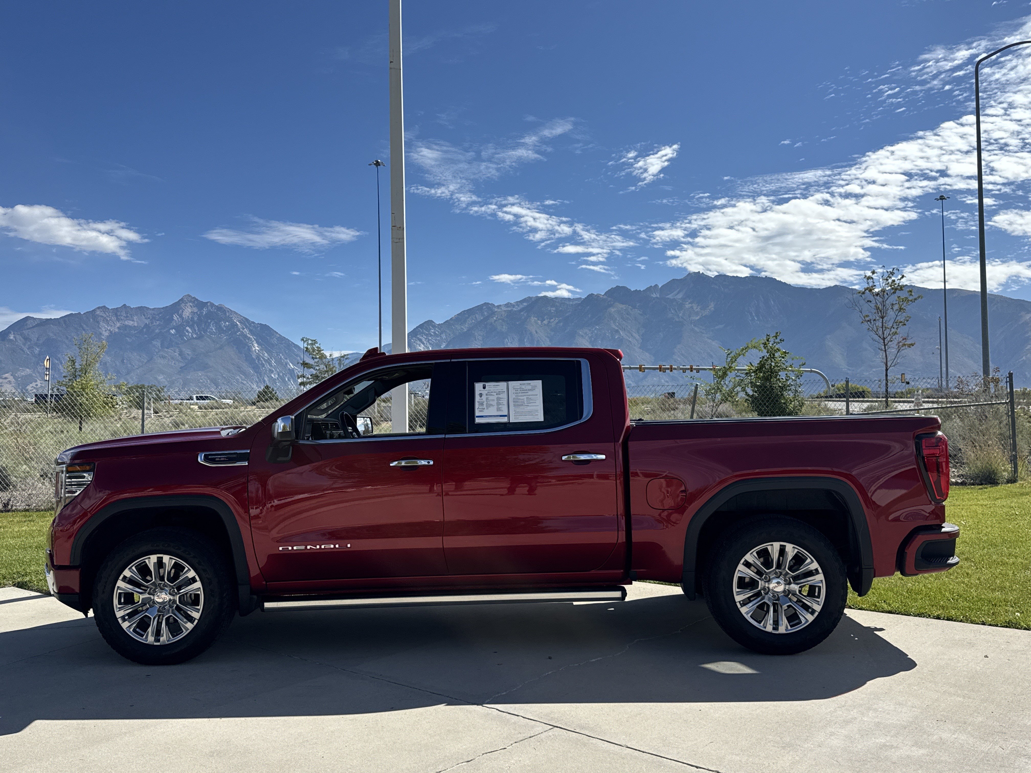 Used 2023 GMC Sierra 1500 Denali w/ Technology Package AWD/4WD image 2