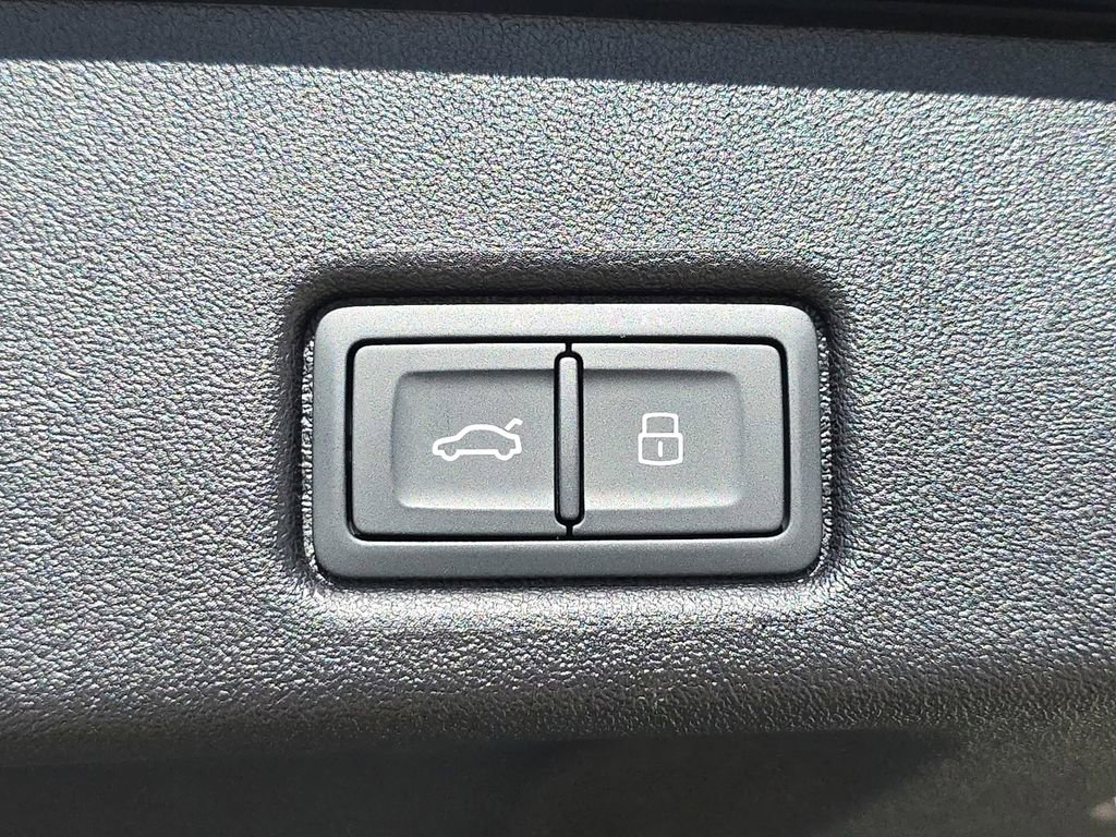 New 2025 Audi Q5 Prestige image 13