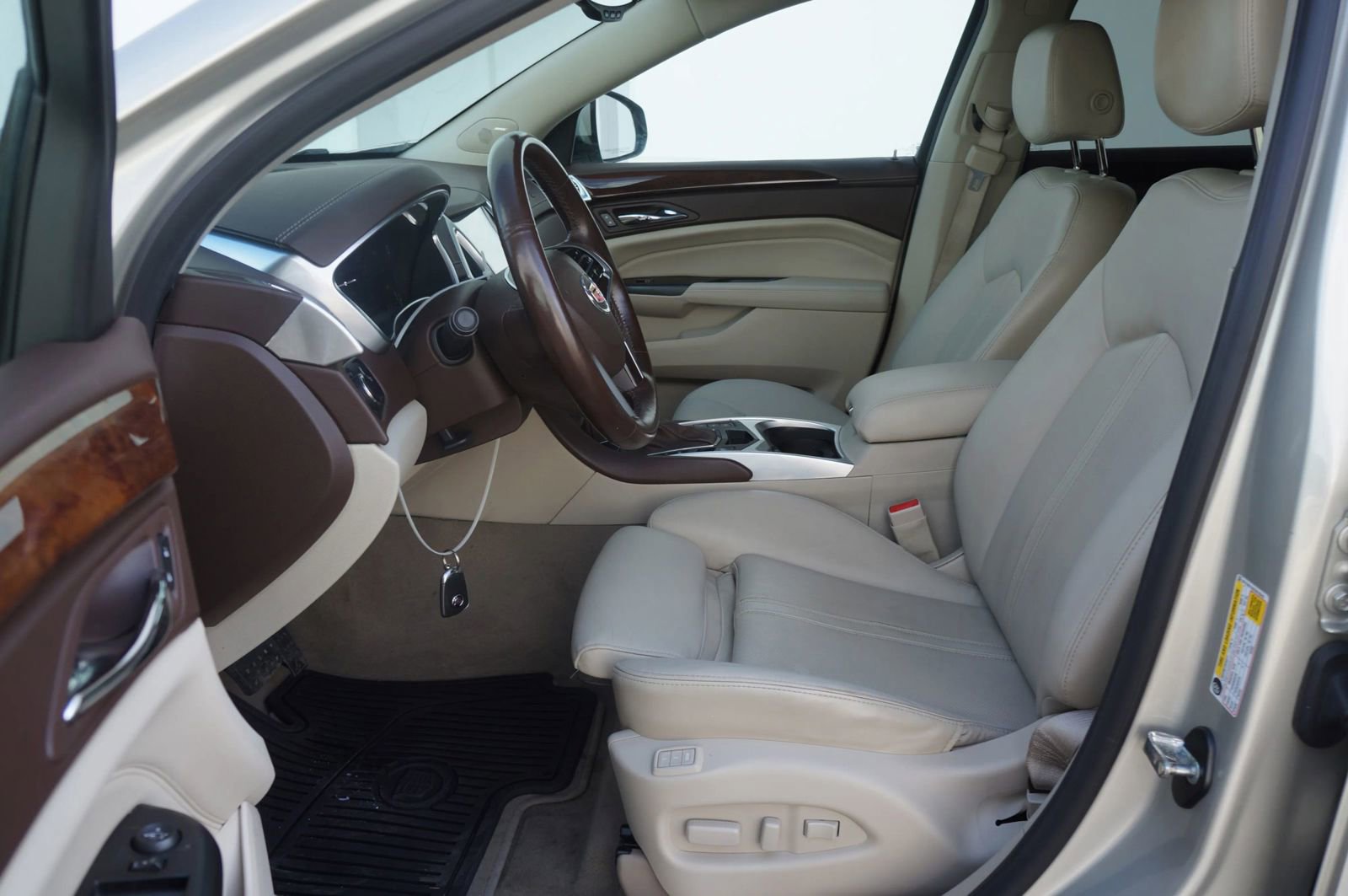 Used 2016 Cadillac SRX Luxury w/ Driver Awareness Package image 29