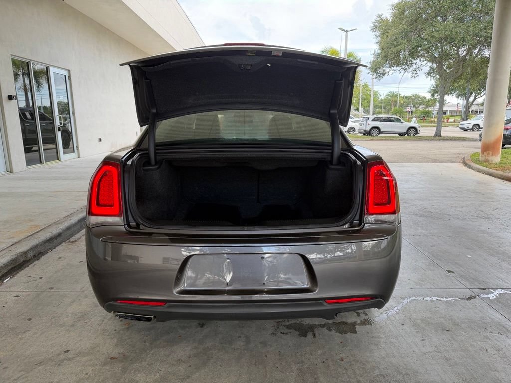 Used 2019 Chrysler 300 Touring w/ Sport Appearance Package RWD image 31