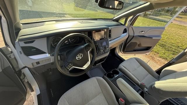 Used 2019 Toyota Sienna LE image 11