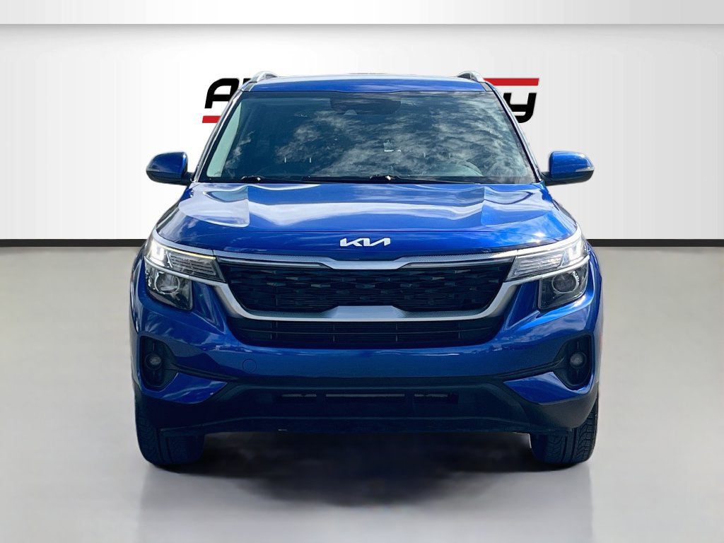 Used 2023 Kia Seltos S w/ Navigation Package AWD/4WD image 2