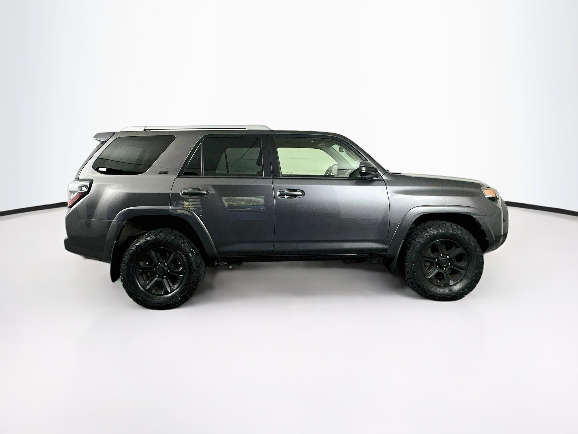Used 2016 Toyota 4Runner SR5 AWD/4WD image 10