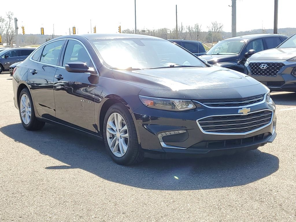 Used 2017 Chevrolet Malibu LT FWD image 4