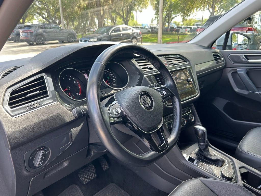 Used 2018 Volkswagen Tiguan SEL w/ 3rd Row Seat Package AWD/4WD image 17