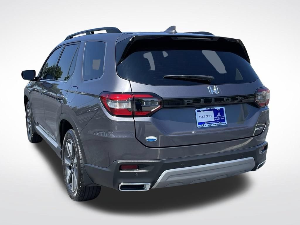 Certified 2025 Honda Pilot Touring image 4