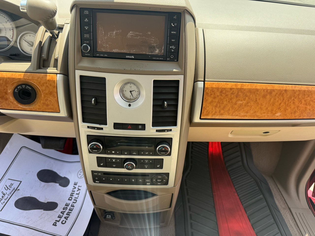 Used 2009 Chrysler Town & Country Limited w/ Entertainment Group #3 image 28