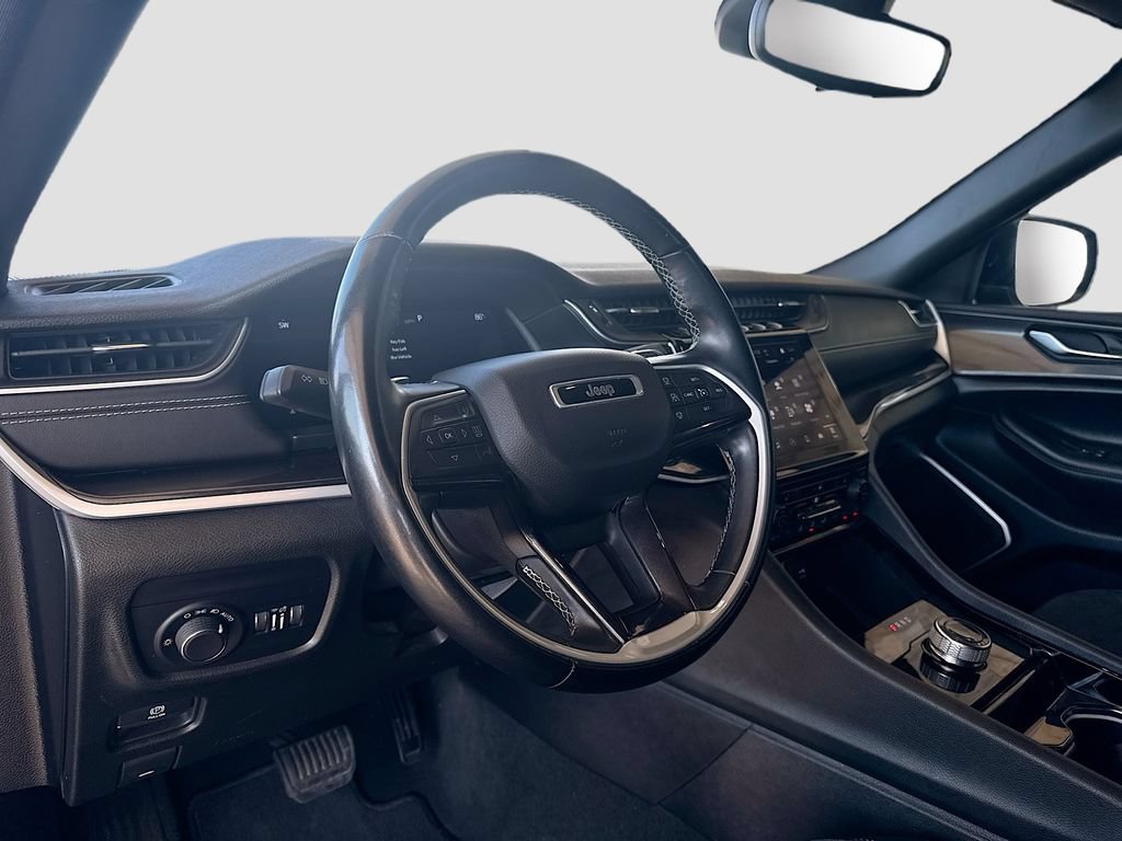 Used 2022 Jeep Grand Cherokee Altitude AWD/4WD image 11