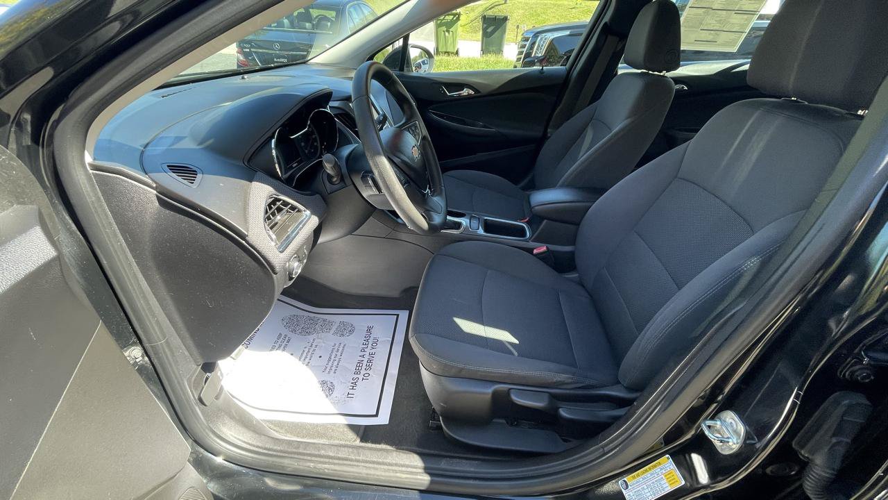Used 2018 Chevrolet Cruze LT FWD image 19