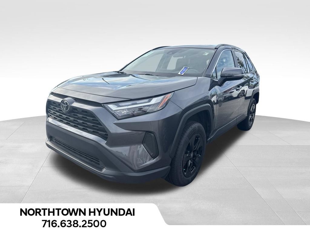 Used 2025 Toyota RAV4 XLE AWD/4WD image 1