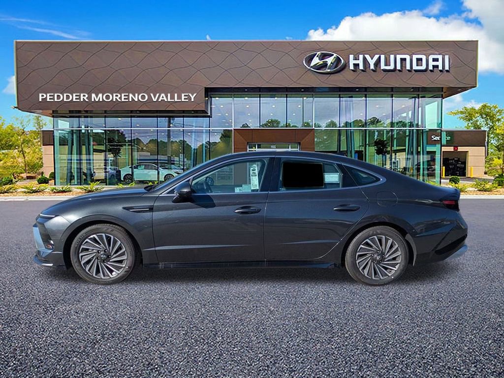 New 2025 Hyundai Sonata Limited image 3