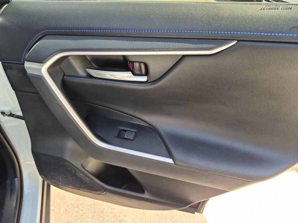 Used 2020 Toyota RAV4 XSE w/ Carpet Mat Package AWD/4WD image 17