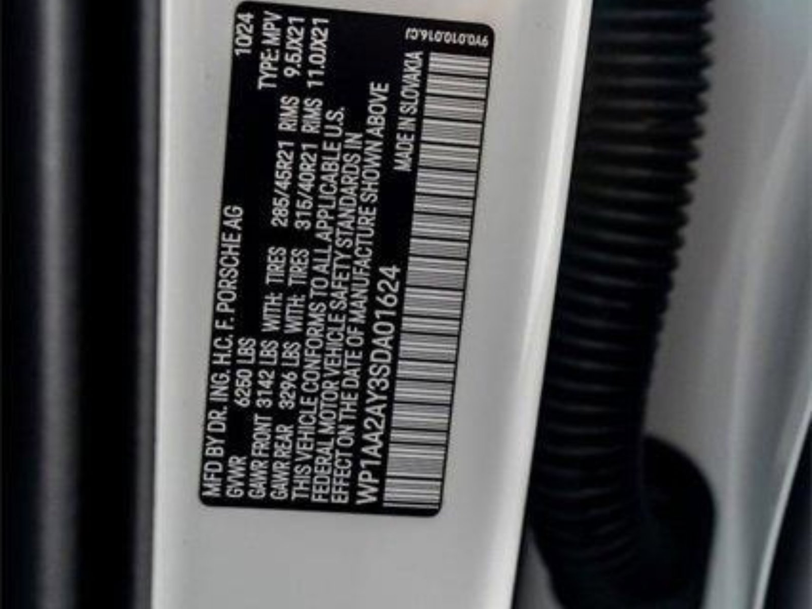 Used 2025 Porsche Cayenne image 27