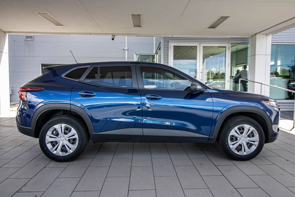 Used 2024 Chevrolet Trax LS FWD image 3