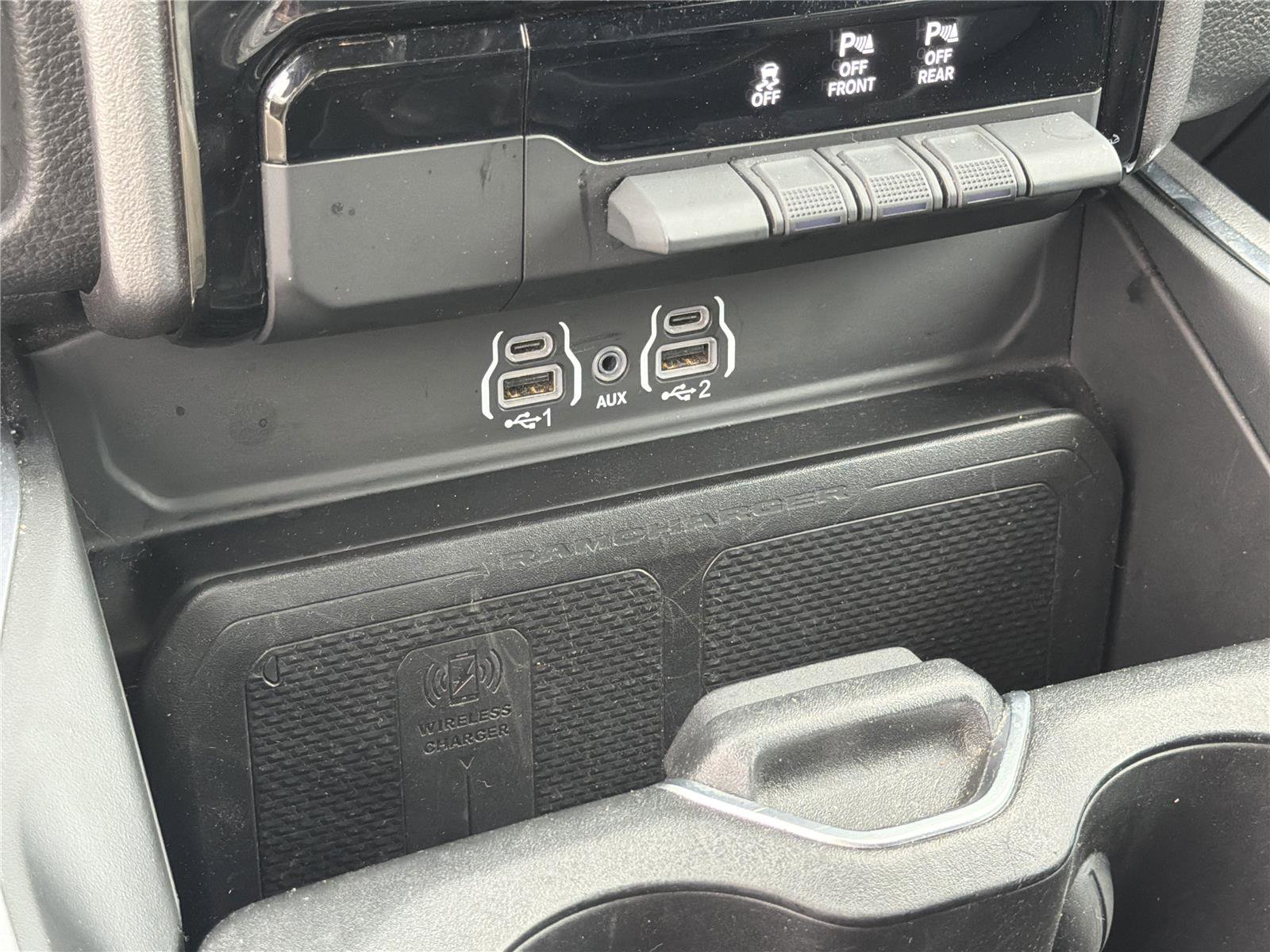 Used 2025 RAM 1500 Laramie AWD/4WD image 30