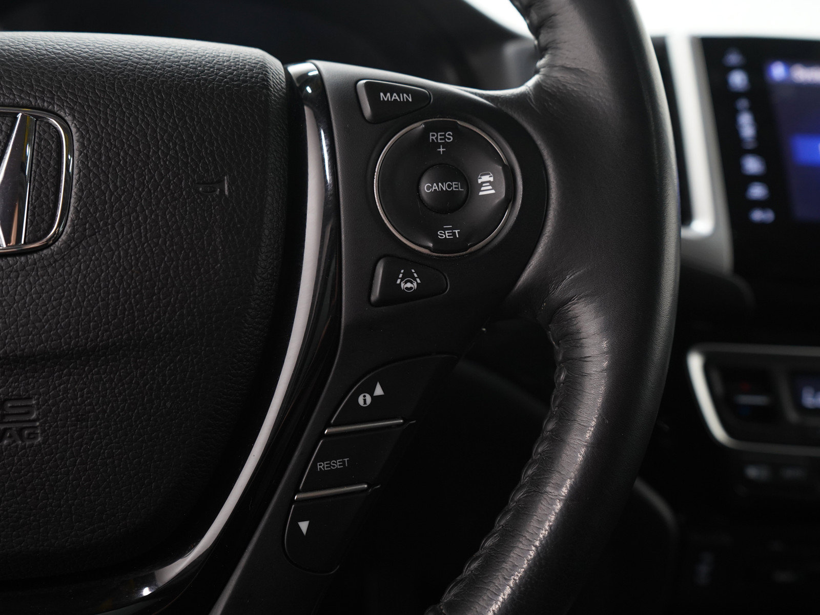 Used 2017 Honda Pilot Touring image 32