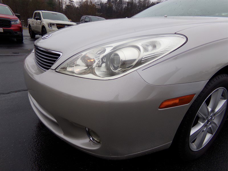 Used 2005 Lexus ES 330 Sedan image 3