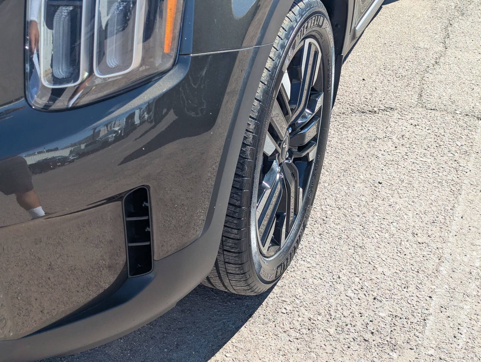 Used 2024 Kia Telluride SX w/ Towing Package image 5