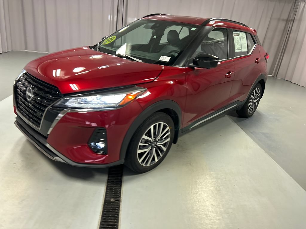 Used 2023 Nissan Kicks SR w/ SR Premium Package FWD image 3