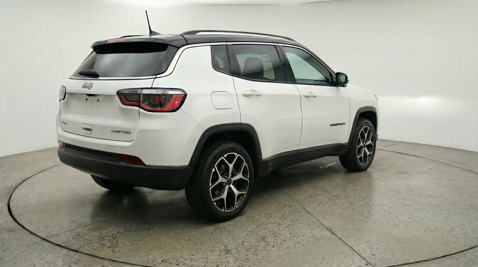 Used 2025 Jeep Compass Limited image 9