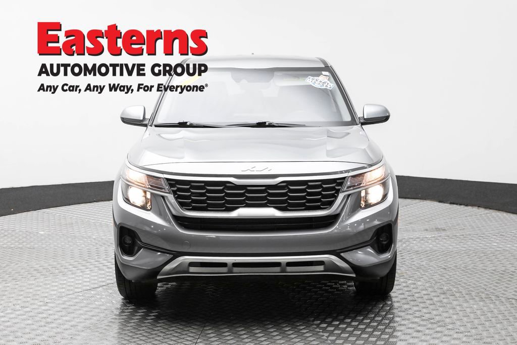 Used 2023 Kia Seltos LX image 2