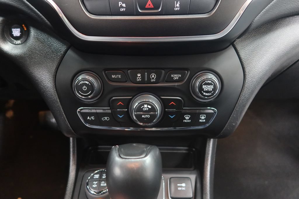 Used 2021 Jeep Cherokee Trailhawk w/ Premium Leather Package AWD/4WD image 17