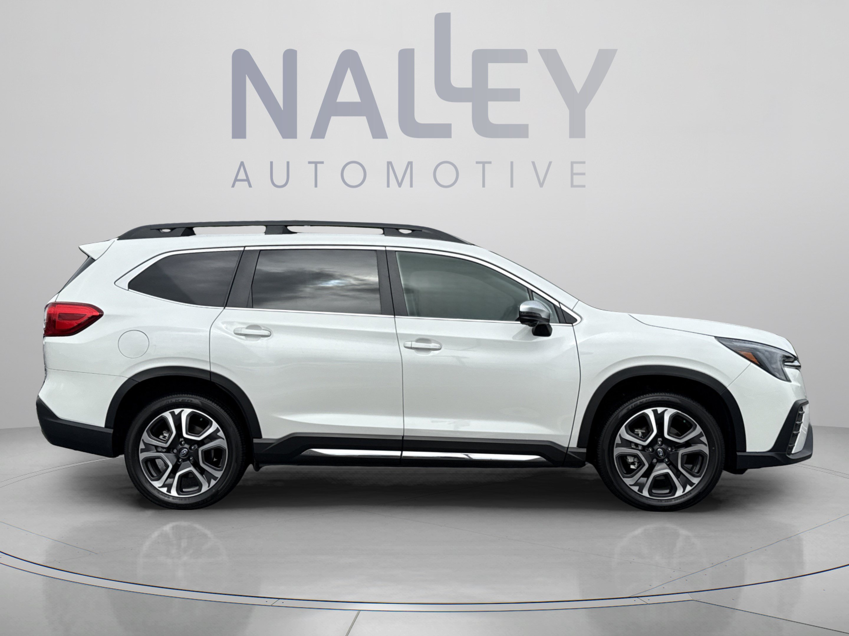Used 2023 Subaru Ascent Limited w/ Technology Package AWD/4WD image 6