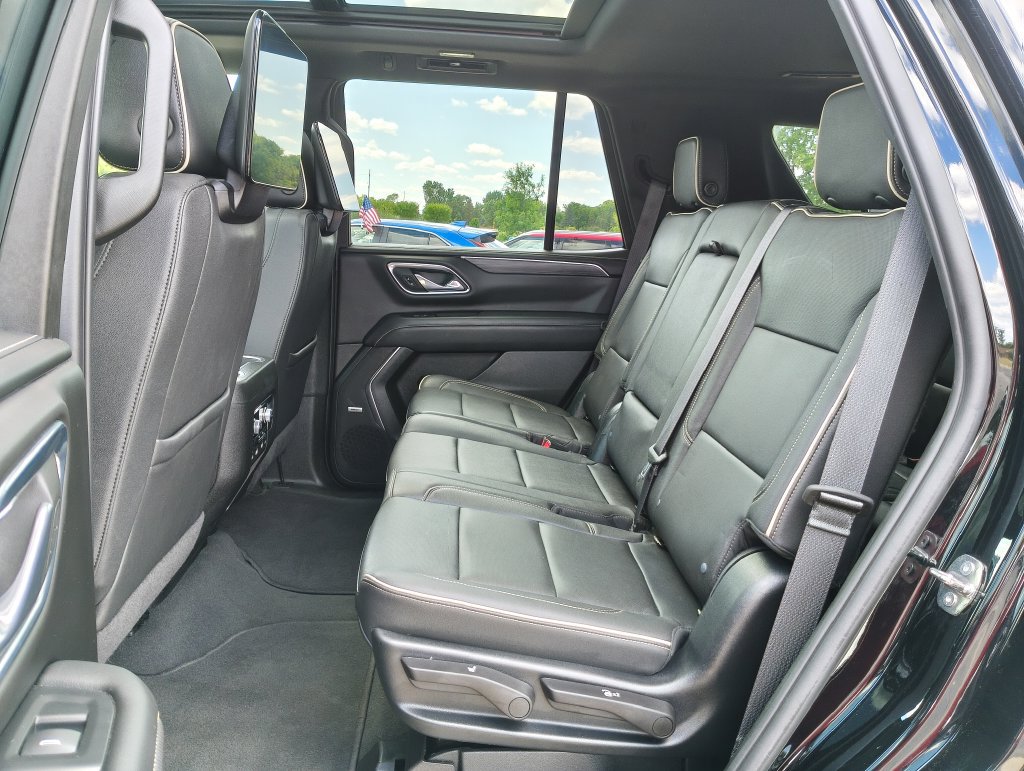 Used 2023 GMC Yukon SLT w/ SLT Luxury Package AWD/4WD image 10