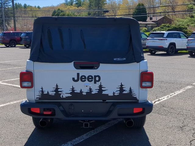 Certified 2022 Jeep Gladiator Sport AWD/4WD image 6