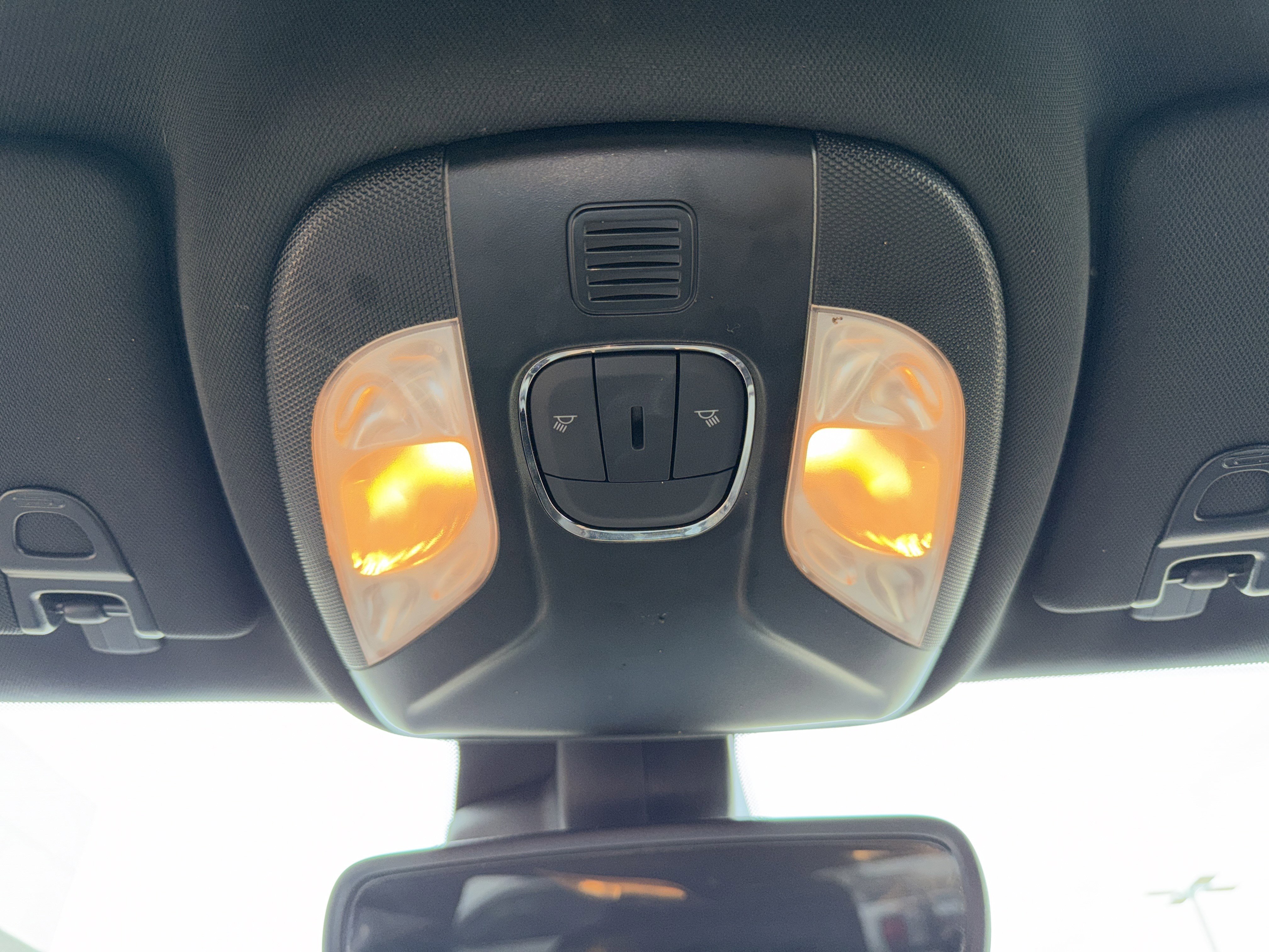 Used 2025 Jeep Compass Latitude w/ Altitude Special Edition image 27