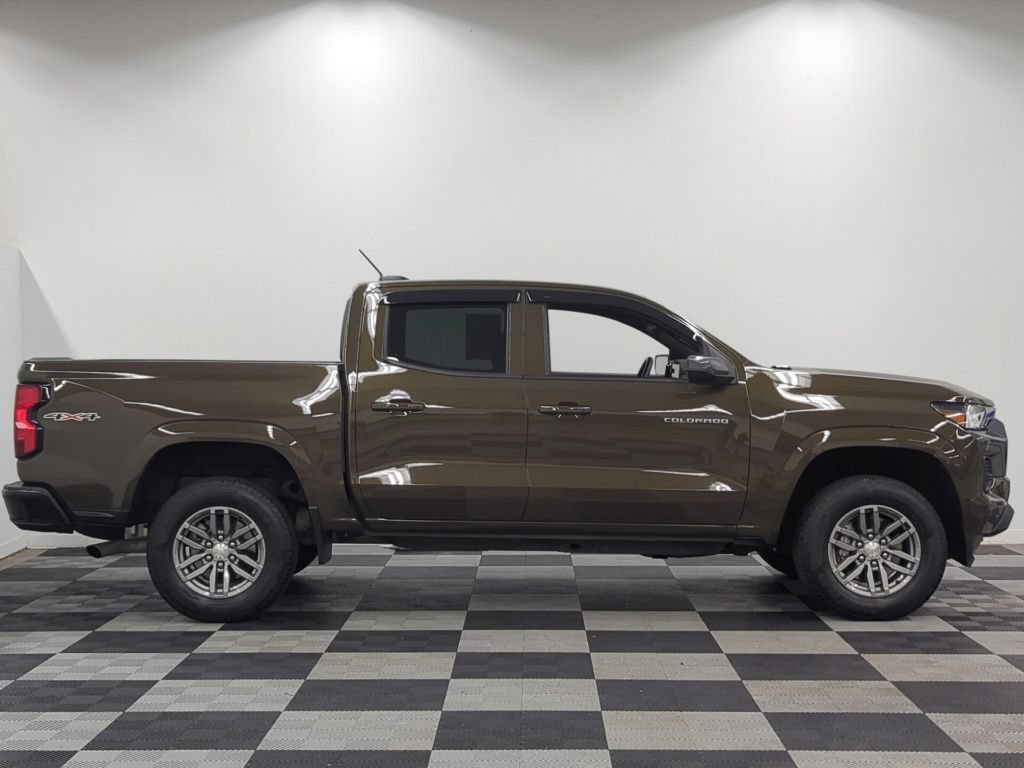 Used 2024 Chevrolet Colorado LT w/ LT Convenience Package AWD/4WD image 8