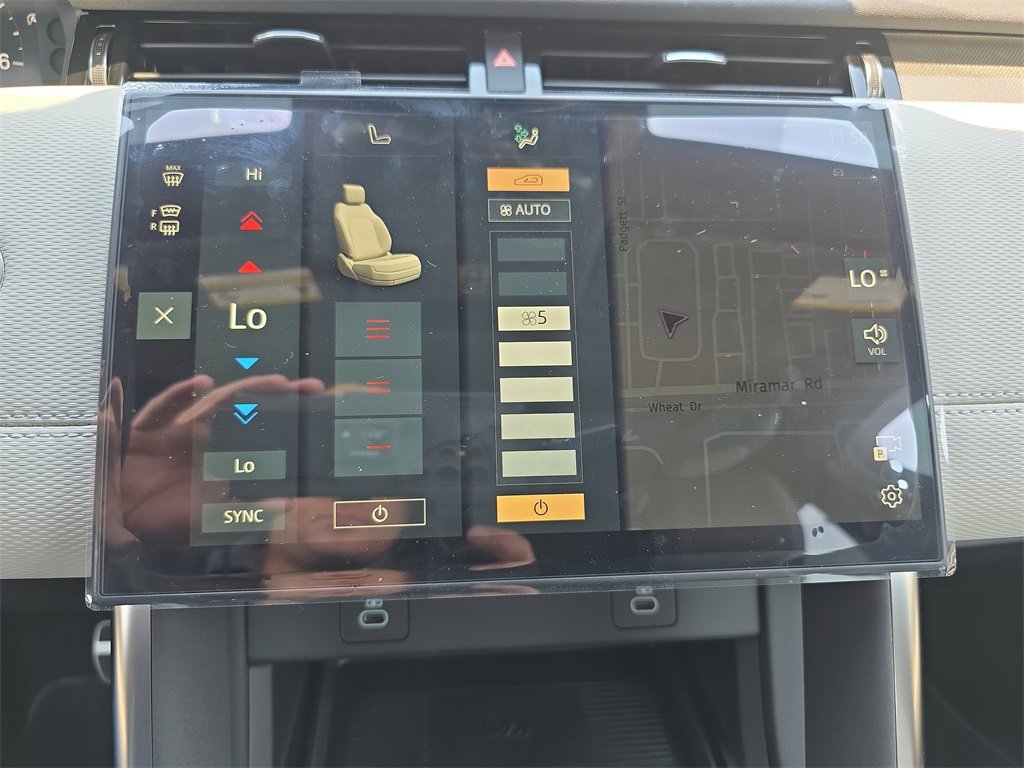 New 2025 Land Rover Discovery Sport Dynamic SE image 24