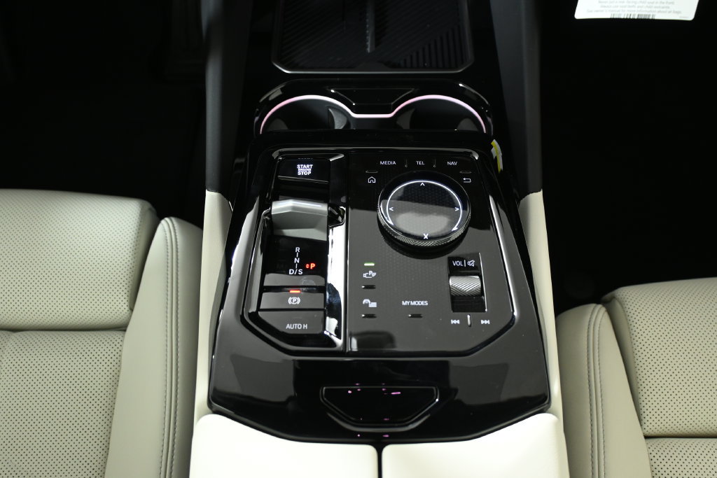 Used 2026 BMW 530i xDrive w/ M Sport Package AWD/4WD image 24