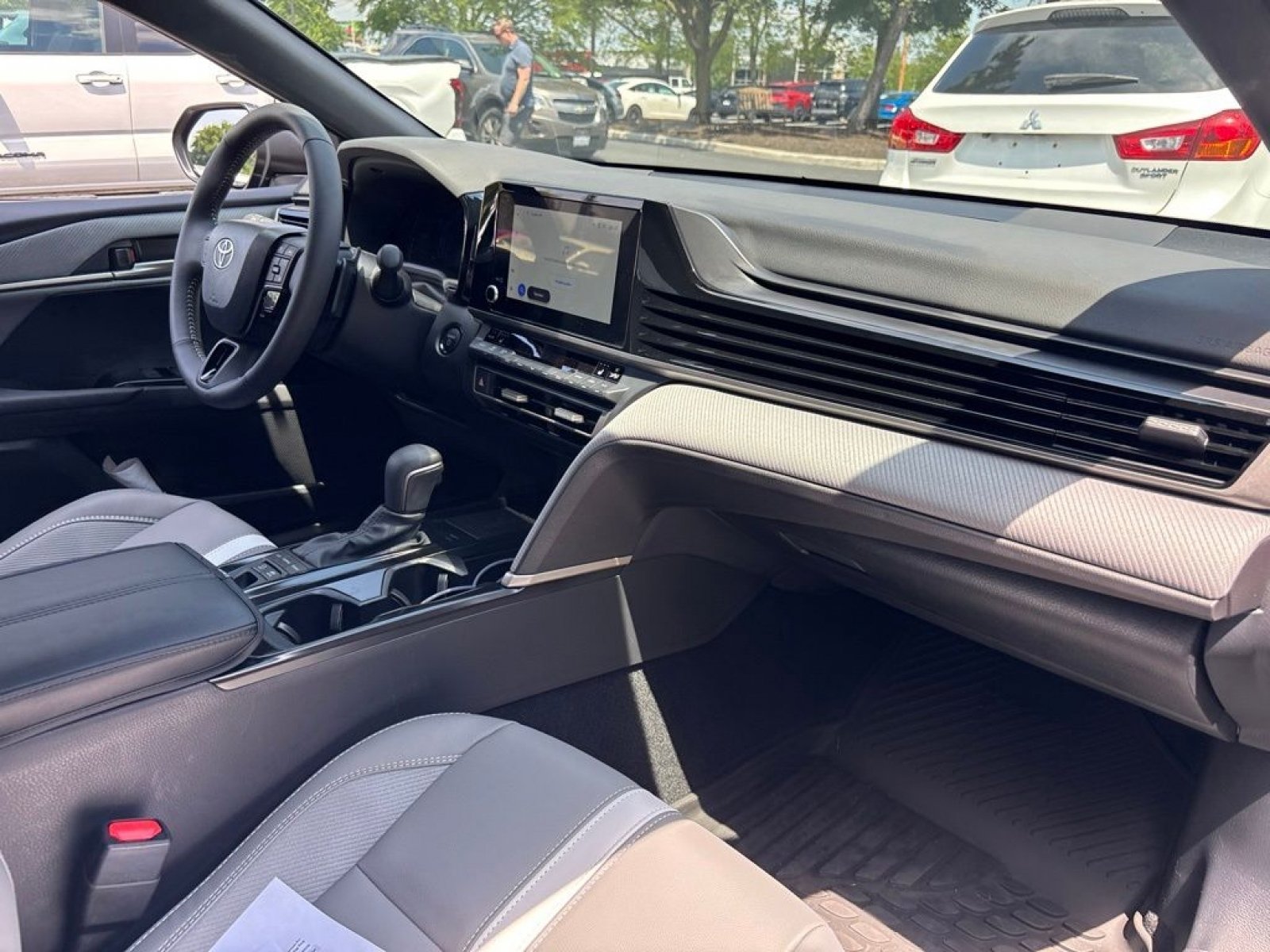 Used 2026 Toyota Camry SE w/ Convenience Package FWD image 9
