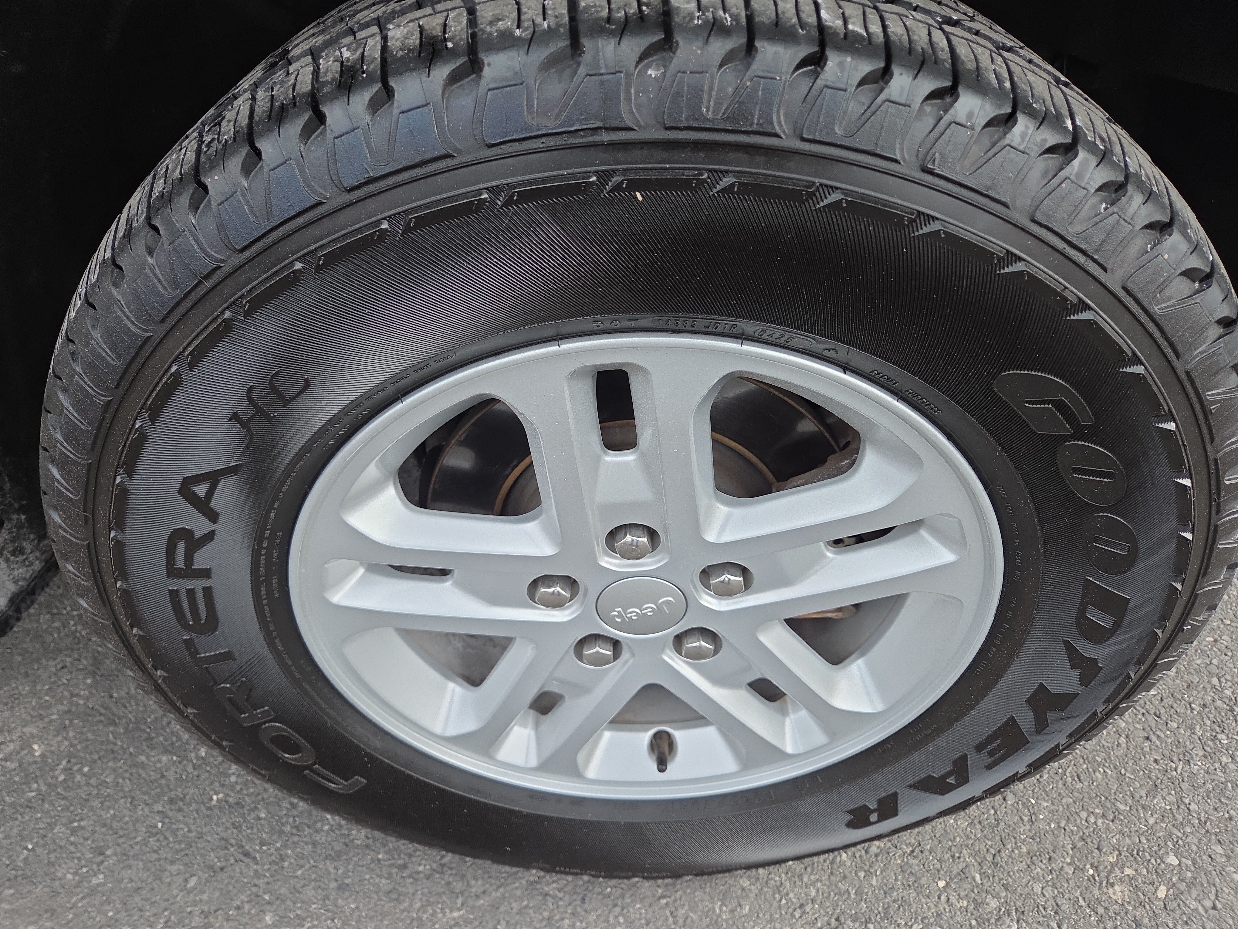 Used 2023 Jeep Grand Cherokee Laredo AWD/4WD image 12