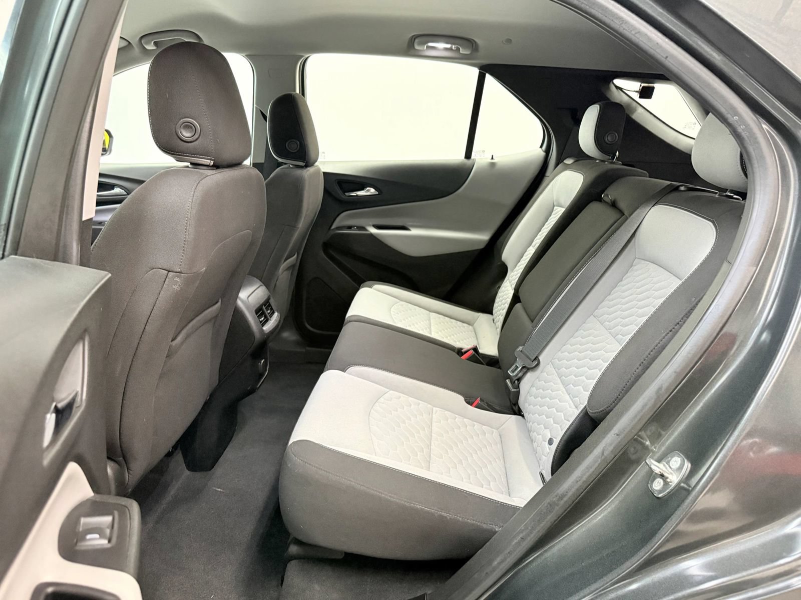 Used 2018 Chevrolet Equinox LS AWD/4WD image 19