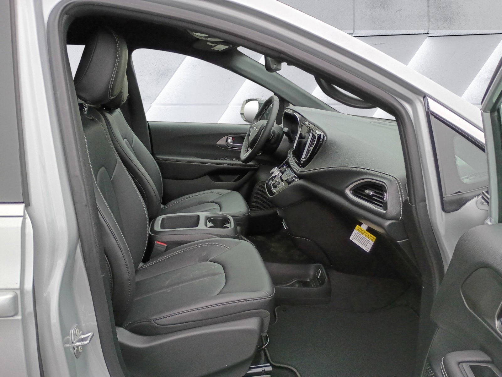 New 2026 Chrysler Pacifica Select image 16
