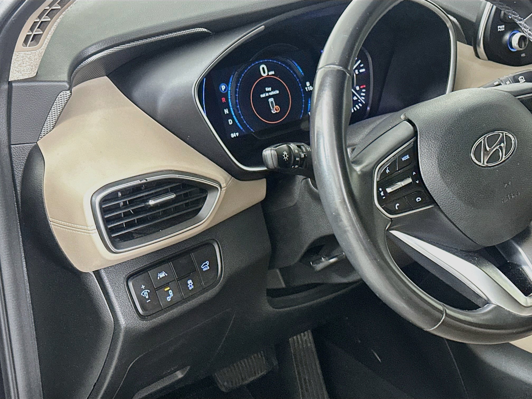 Used 2019 Hyundai Santa Fe Limited w/ Cargo Package FWD image 17