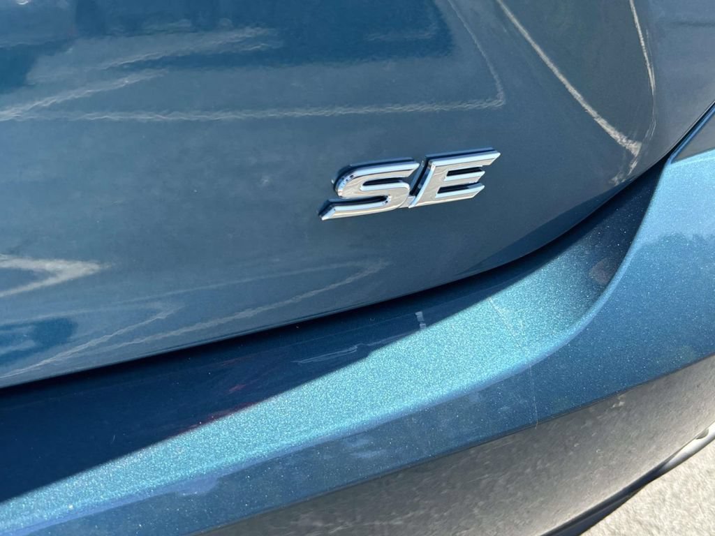 New 2026 Toyota Camry Hybrid FWD image 11
