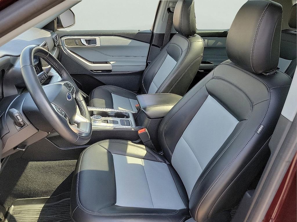 Used 2022 Ford Explorer XLT w/ Equipment Group 202A image 14