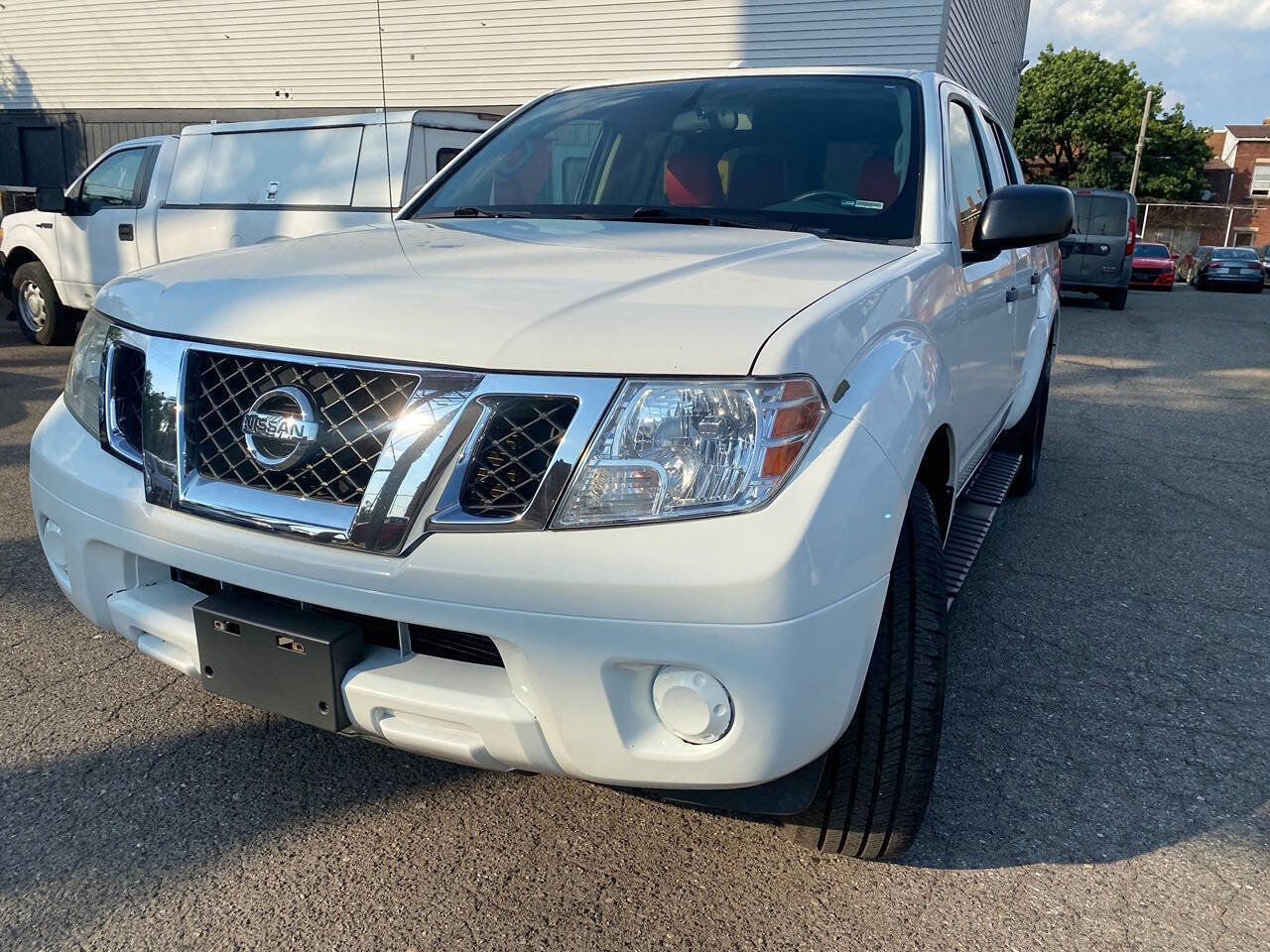 Used 2016 Nissan Frontier SV image 2