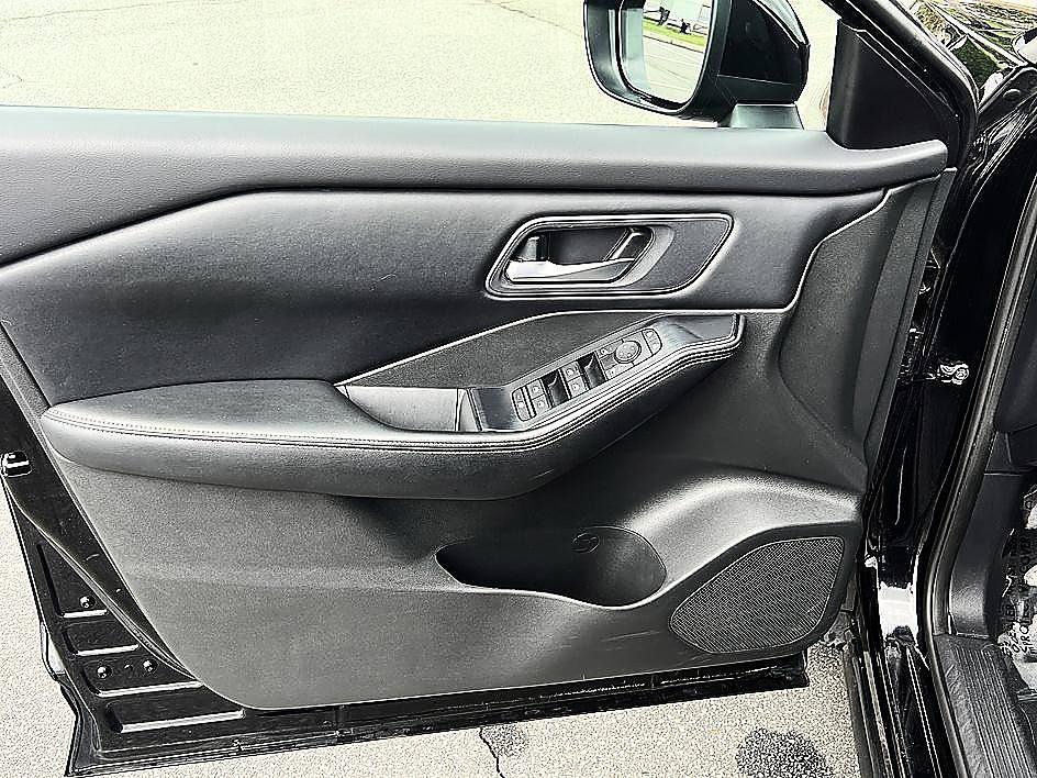 Certified 2024 Nissan Rogue SV AWD/4WD image 19