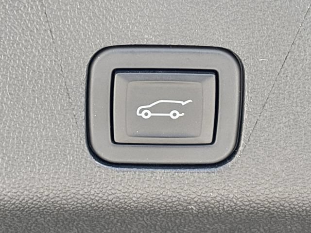 Used 2024 GMC Yukon AT4 w/ Technology Package AWD/4WD image 32