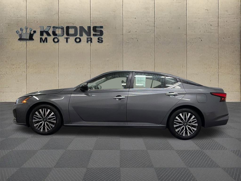 Used 2024 Nissan Altima 2.5 SV image 4