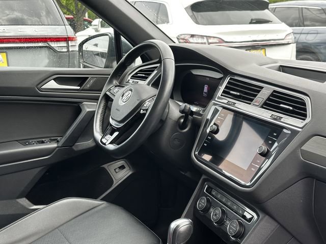 Used 2019 Volkswagen Tiguan SEL R-Line AWD/4WD image 32